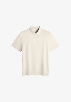 Polo beige clair à manches courtes avec une patte de boutonnage à trois boutons et un col, présenté sur un fond blanc.