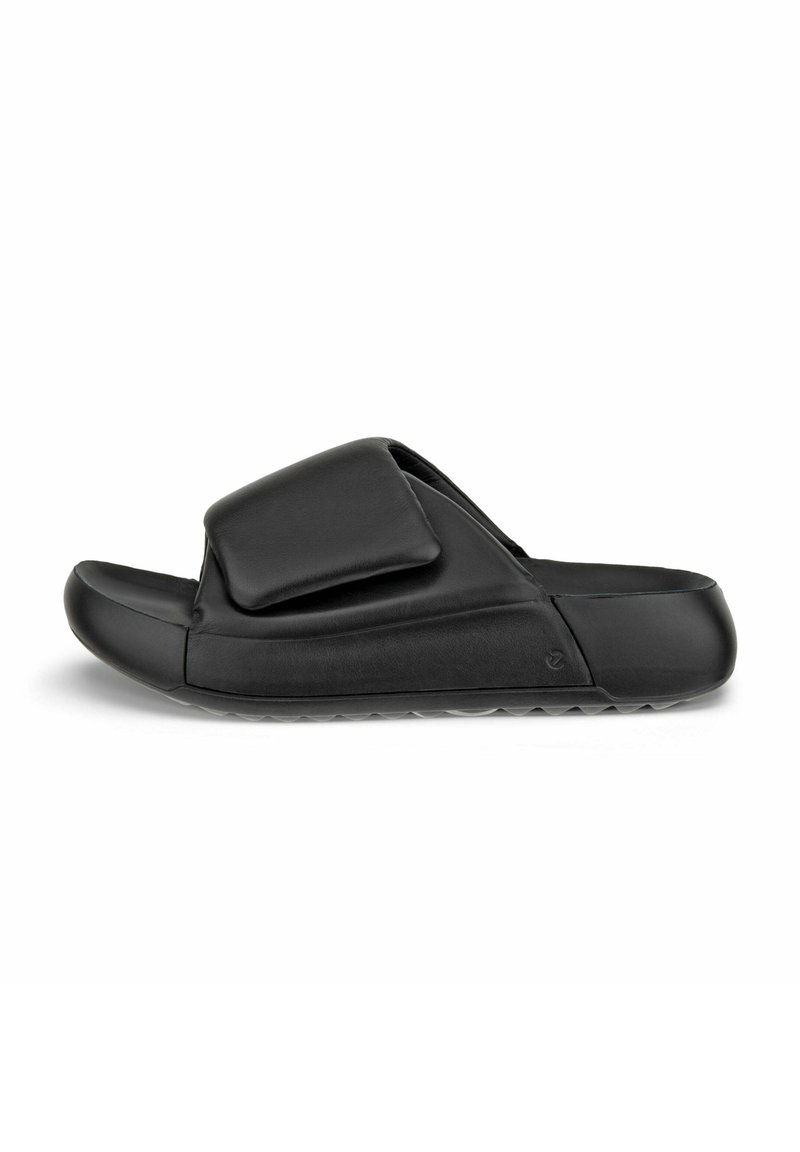 Infradito nera con una fascia larga, realizzata in materiale morbido. Presenta una soletta imbottita e una suola texturizzata per la presa.