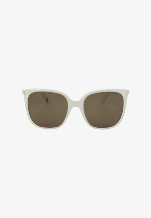 Lunettes de soleil à monture carrée blanche avec verres brun foncé et coins légèrement arrondis sur fond blanc.