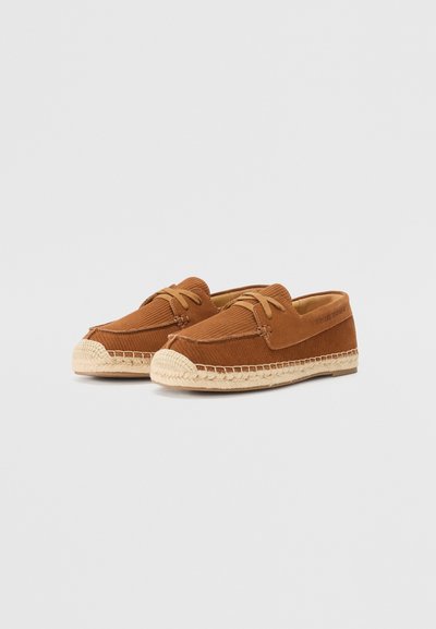Emporio Armani Loaferit/pistokkaat - cognac