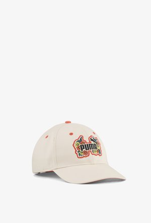Beige Puma-Baseballkappe mit einem floral bestickten Logo in Rot, Gelb und Grün, orangefarbenen Ösen und einem orangefarbenen Knopf oben.