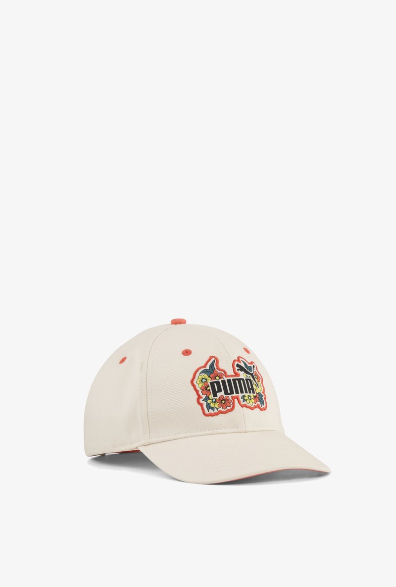 Casquette de baseball Puma beige avec un logo brodé floral en rouge, jaune et vert, œillets orange et bouton orange sur le dessus.