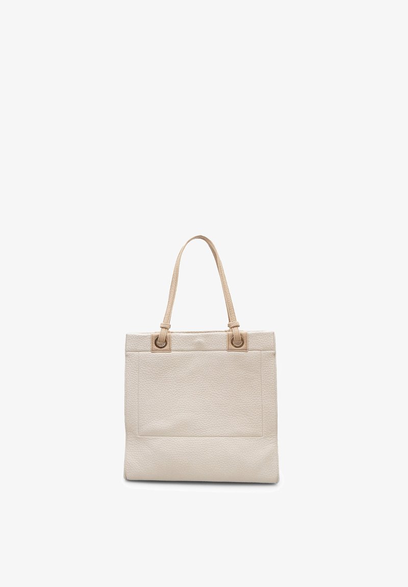 Világos bézs bőrtáska, textúrált felülettel, két hosszú füllel és egy elülső zsebbel a hozzáadott funkcionalitás érdekében.