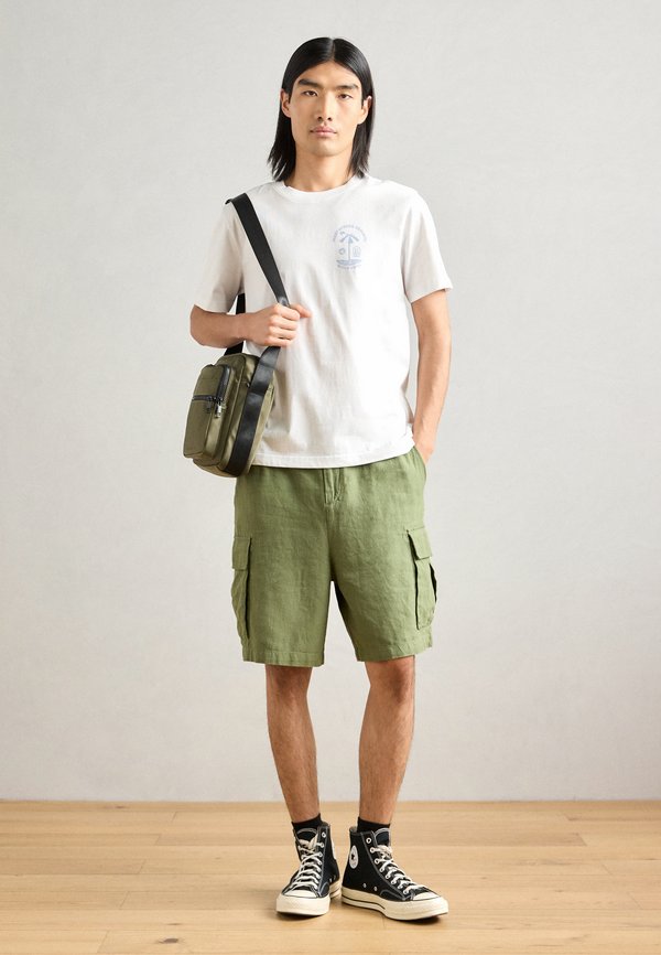 REGULAR FIT LEFT CHEST LOGO - Print T-shirt4