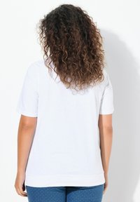 Ulla Popken STARFISH OPEN EDGE GRAPHIC TEE - T-Shirt print - snow white