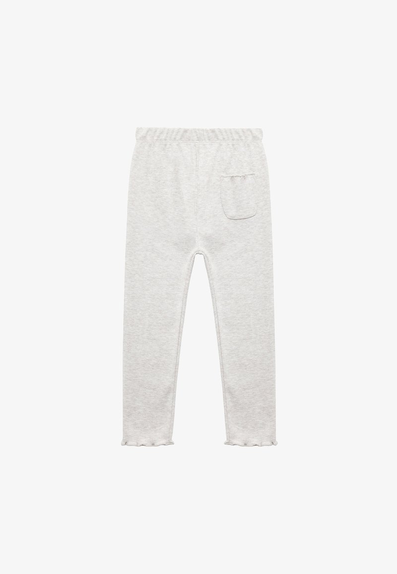 Lichtgrijze katoenen leggings met een comfortabele elastische tailleband, gegolfde enkelboorden en een klein patchzakje op de achterkant.