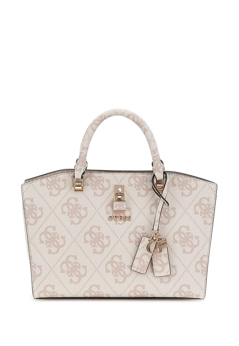 Sac à main beige texturé avec un motif de logo, quincaillerie dorée, doubles poignées et une étiquette amovible. Forme rectangulaire avec un design structuré.