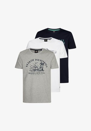 Tři trička: šedé s námořnicky modrým potiskem, bílé s grafikou a námořnicky modré se zeleným textem. Krátké rukávy, kulatý výstřih, bavlněný materiál.