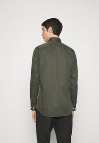 Selected Homme SLHSLIMETHAN SHIRT CLASSIC - Ing - forest  detail w black