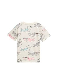 Kurzes T-Shirt aus weichem Stoff, mit einem hellen cremefarbenen Hintergrund und bunten Cartoon-Hai-Drucken in Grau, Blau und Pink.
