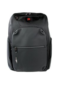 Zwarte rugzak van gestructureerde stof, met een groot hoofdvak, een voorvak met rits en zijvakjes van mesh. Rode logodetail zichtbaar.