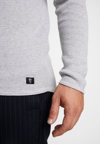 TOM TAILOR DENIM Strickpullover - lava stone grey melange