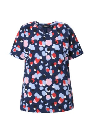 Marineblaues T-Shirt mit kurzen Ärmeln und rundem Ausschnitt, verziert mit abstrakten großen Punkten in Rot, Pink, Hellblau, Schwarz und Weiß.