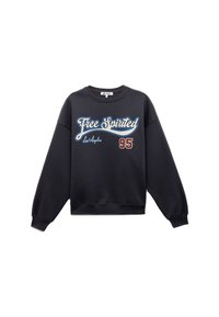 Donkergrijze sweatshirt met een ronde halslijn, lange mouwen, geribbelde onderkant en vooraan een grafische tekst in blauw, crème en rood met het nummer 95.