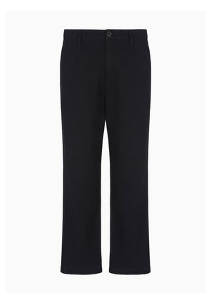 Pantaloni di cotone neri con taglio dritto, chiusura con bottone e passanti per cintura. Tessuto uniforme, senza motivi o dettagli, con orli rifiniti.