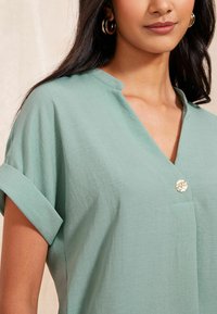 Friends Like These V NECK ROLL SLEEVE BUTTON - Bluse - blue