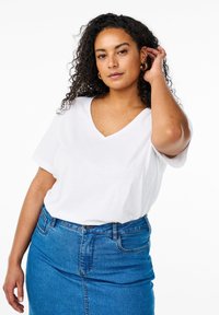 Zizzi FLASH - 2ER-PACK MIT V-AUSSCHNITT - Lihtne T-särk - black white