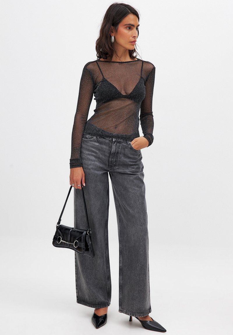 NA-KD Flared Jeans grijs