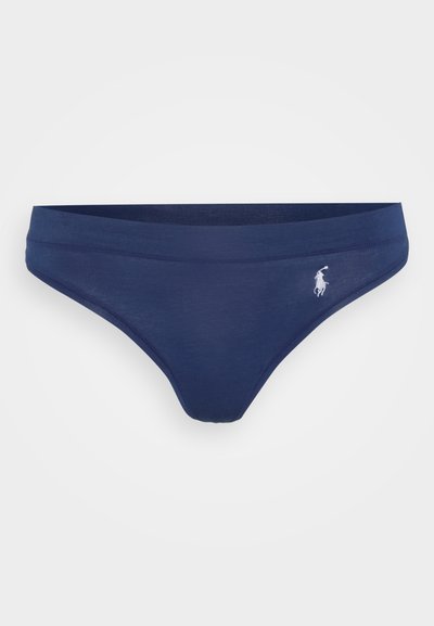 Temno modri bikini hlačice, narejene iz mehkega blaga, z nizkim pasom in majhnim belim vezenim logotipom na levi strani.