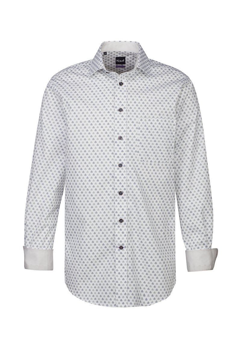Camicia bianca con bottoni, decorata con un piccolo motivo geometrico blu, maniche lunghe e polsini grigi a contrasto. Presenta un colletto classico e una tasca frontale.