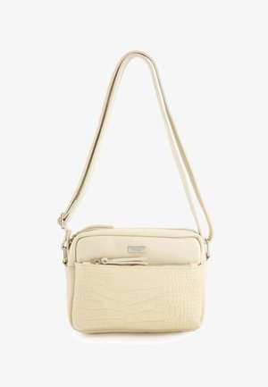 Creme læder crossbody taske med tekstureret krokodillemønster. Har to lynlåslommer og en justerbar rem. Sølvhardware detajler.