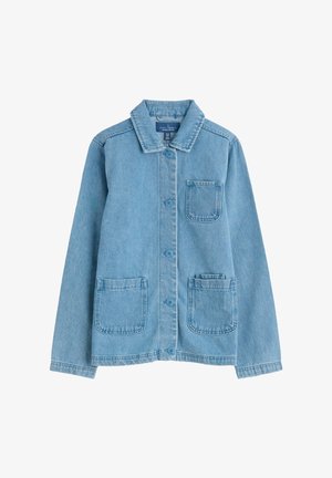 Lichtblauwe spijkerjas met een kraaghals, knopen aan de voorkant en twee voorzakken. Heeft een gestructureerd ontwerp en een zachte textuur.