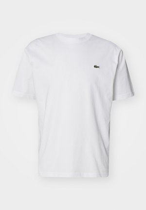 Witte katoenen T-shirt met een ronde hals, korte mouwen en een klein groen geborduurd logo op de borst. Klassiek recht fit ontwerp.
