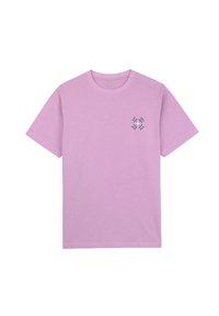 T-shirt en coton violet clair à manches courtes et col rond. Présente un petit motif floral en vert et bleu foncé sur la poitrine gauche.