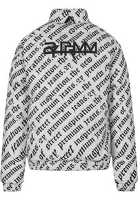 Jachetă puffer albă cu un model de text negru, având un guler înalt și manșete elastice. Logo mare negru pe spate.