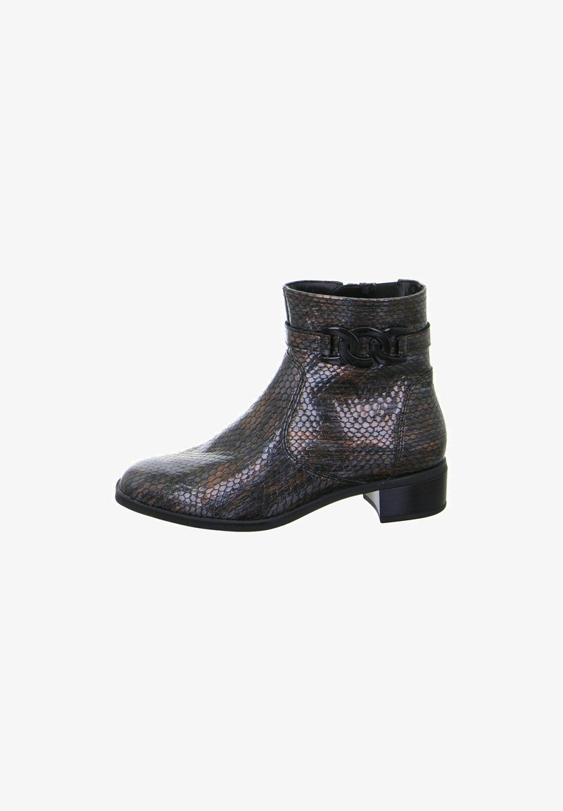 Schlangenledermuster-Ankle Boot in Dunkelbronze, mit einem niedrigen Blockabsatz und einem schwarzen Akzentband mit einer kreisförmigen Hardware-Applikation.