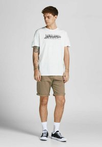 Jack & Jones JPSTBOWIE SOLID MID - Rövidnadrágok - beige