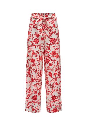 Pantalon blanc à jambes larges avec imprimé floral rouge et ceinture en tissu assortie nouée en nœud à la taille.