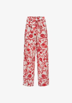 Pantalon blanc à jambes larges avec imprimé floral rouge et ceinture en tissu assortie nouée en nœud à la taille.