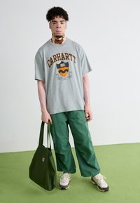 Carhartt WIP - T-shirt z nadrukiem