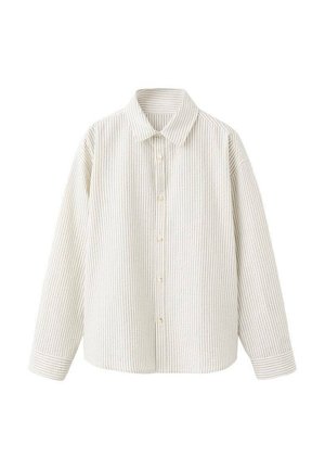 Chemise à manches longues en crème clair avec de fines rayures verticales grises, col classique, fermeture par boutons et ourlet droit.