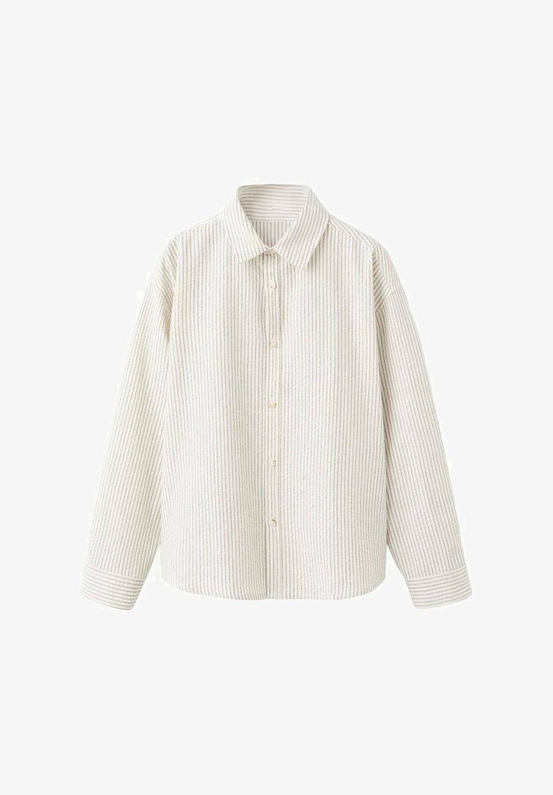 Košile s dlouhým rukávem v světle krémové barvě s tenkými šedými vertikálními pruhy, límečkový design, zapínání na knoflíky a rovný spodní lem.