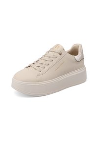 Sneaker platform beige con suola spessa, allacciatura frontale, dettaglio metallico sul tallone e branding "Queen Helena" sul lato e sulla linguetta.