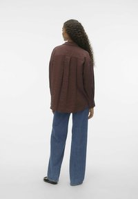 Vero Moda Nööpidega pluus - bitter chocolate