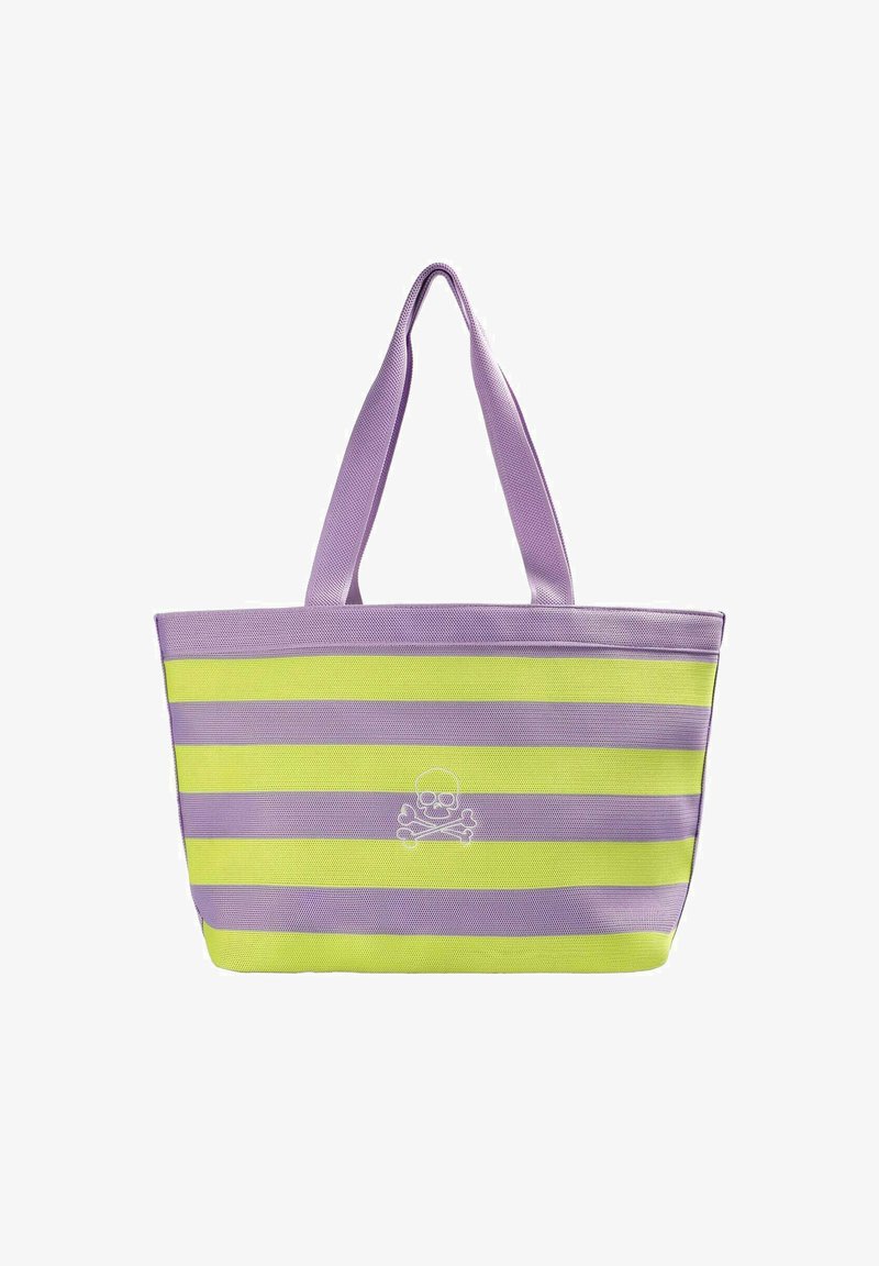Gestreifte Tragetasche in Lila und Neon-Grün, mit einem weißen Totenkopf-Graphic auf der Vorderseite, aus strapazierfähigem Stoff mit stabilen Griffen.