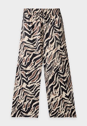 ONLY Carmakoma, CARELITE CULOTTE PANTS - Shorts - black