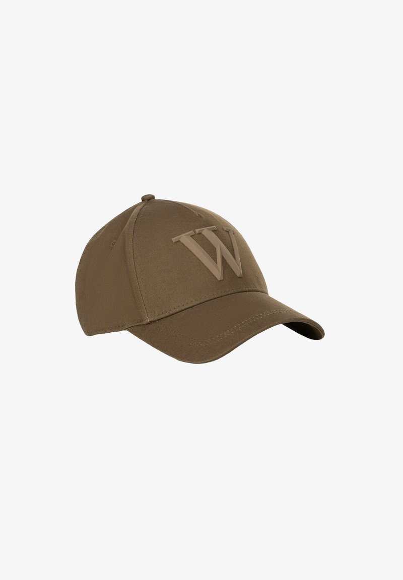 Bruine baseballpet van stof met een solide textuur, voorzien van een verhoogd "W"-logo op de voorkant en een gebogen klep.