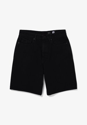 Schwarze Denim-Shorts mit Vorderknopf, Reißverschluss, Gürtelschlaufen und Fünf-Taschen-Design, flach auf weißem Hintergrund präsentiert.