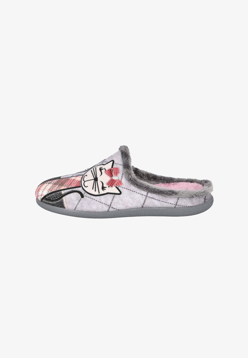 Zapatilla gris de tipo slip-on con forro suave, que presenta una cara de gato sonriente con un lazo rosa en la parte superior y un patrón de cuadros cerca de la zona de los dedos.