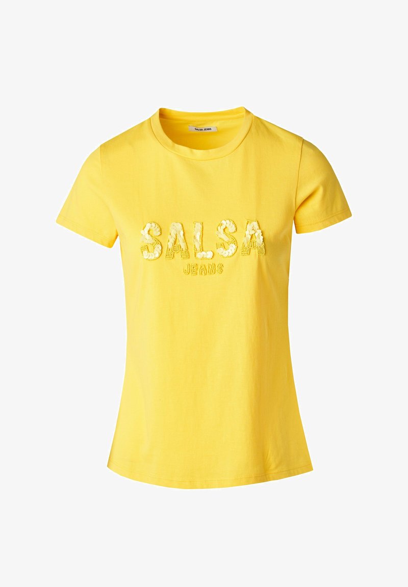 Camiseta de algodón amarilla con mangas cortas y escote redondo, que presenta el texto en relieve "SALSA JEANS" en colores contrastantes.