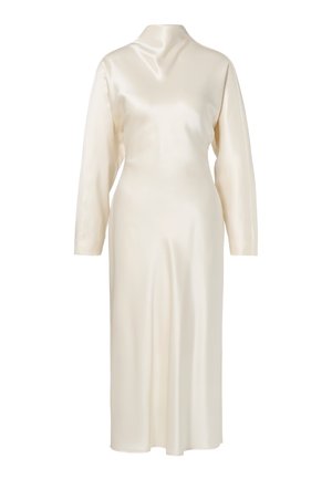 Sukienka satynowa w off-white z długimi rękawami, wysokim dekoltem i luźną sylwetką w kształcie litery A. Gładka struktura z minimalistycznym designem.