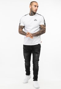 Lonsdale NORMALE PASSFORM BRINDISTER - Apdrukāts T-krekls - white black