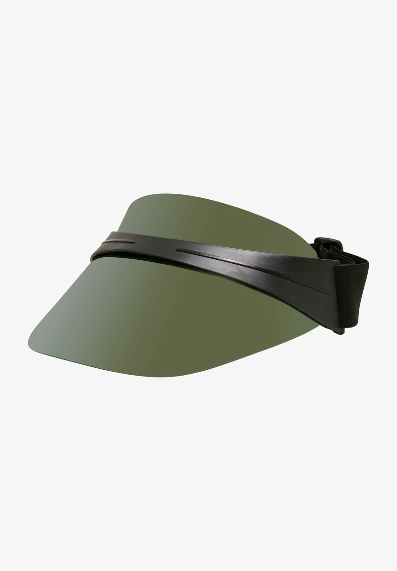 Cappellino nero con visiera curva di colore verde e una cinghia regolabile per una vestibilità sicura. La visiera ha una superficie liscia e riflettente.