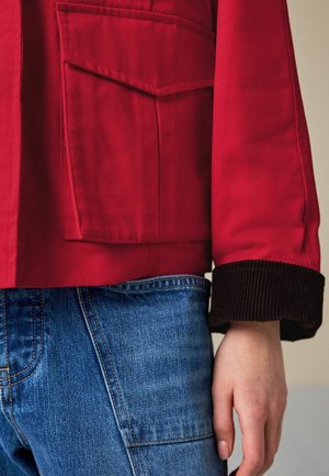 Next, REGULAR FIT - CORD COLLAR CROPPED TRENCH COAT - Kevyt takki - red