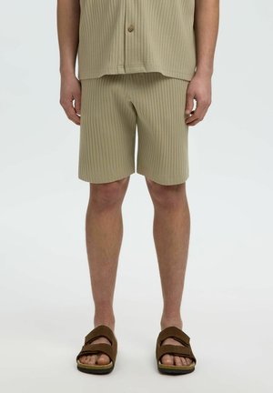 Selected Shorts - vetiver
