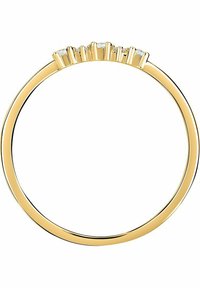 Guldring med en rad av små, rundslipade ädelstenar inställda i en upphöjd accentdesign på toppen. Slät, polerad yta.